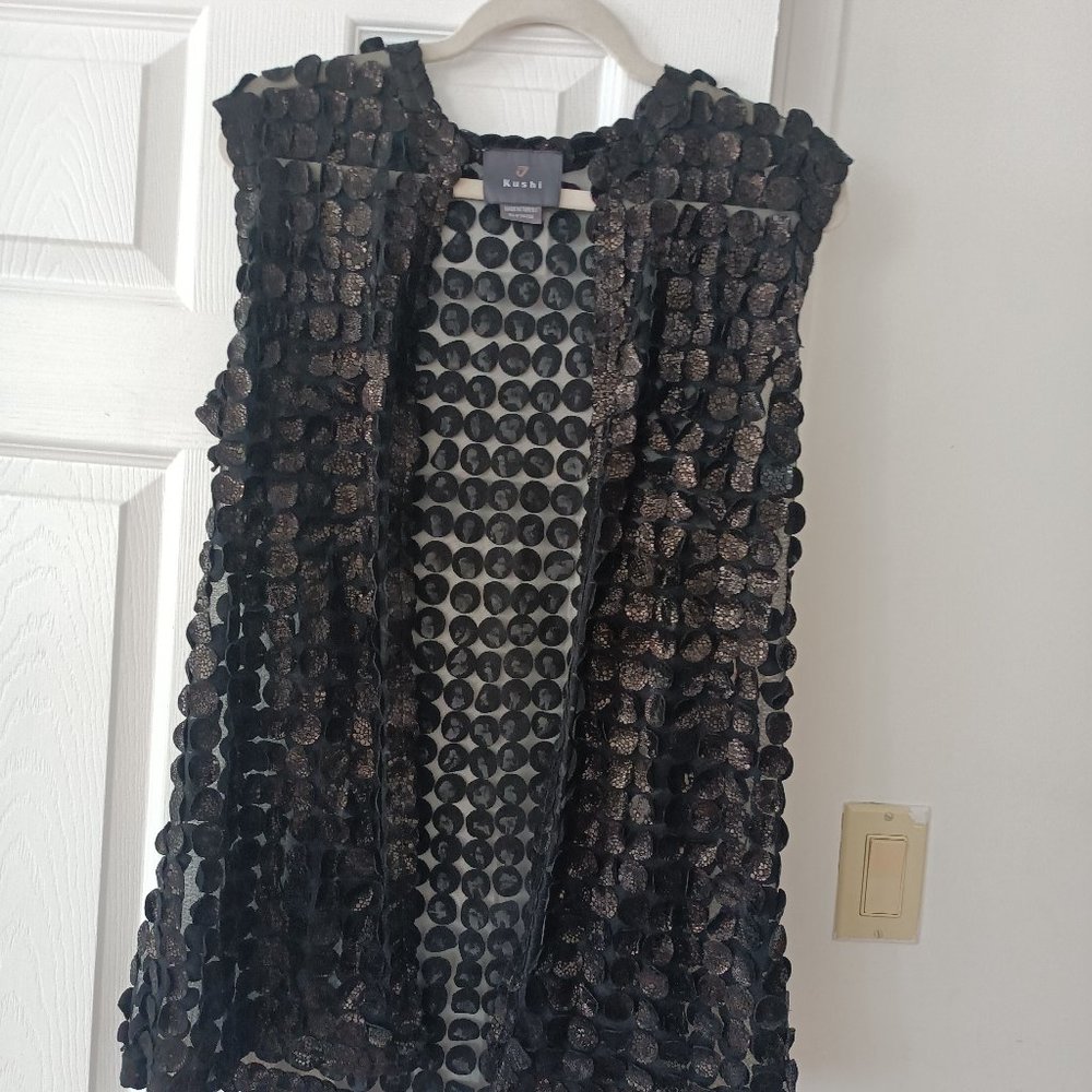 Kushi woman top